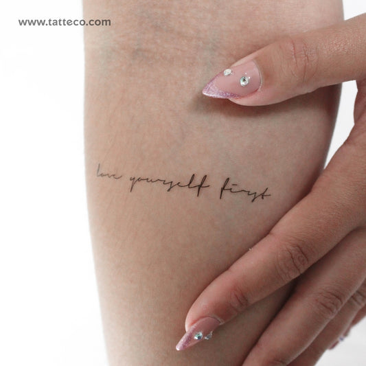 Tatuaje temporal "Ámate a ti mismo primero" con fuente manuscrita - Juego de 3
