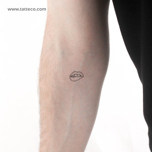Tatuaje temporal de boca mordiéndose el labio - Juego de 3