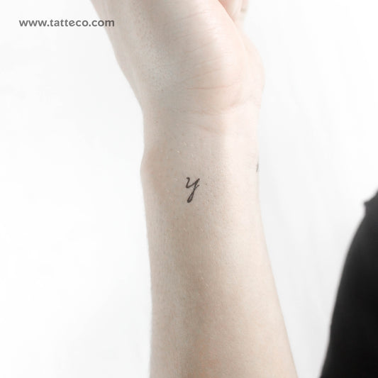Tatuaje temporal de la letra Y minúscula escrita a mano (juego de 3)