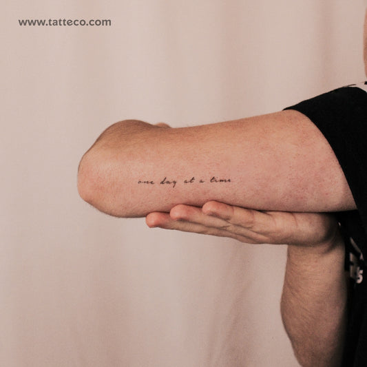 Tatuaje semipermanente "Un día a la vez" - Juego de 2