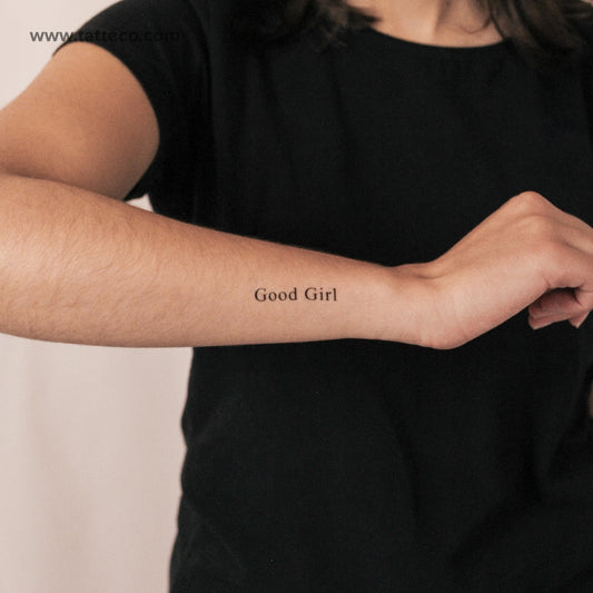 Tatuaje semipermanente Serif Good Girl - Juego de 2