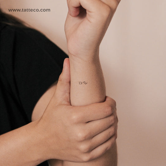 Tatuaje semipermanente pequeño con el símbolo "Soy más grande que mis altibajos" (juego de 2)