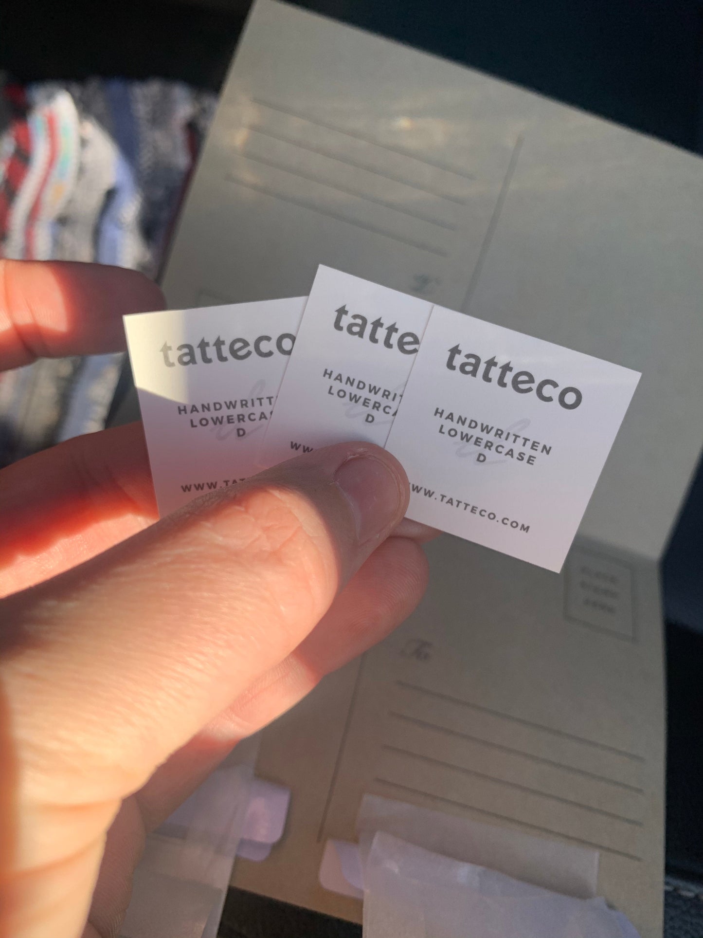 Tatuaje temporal de letra D manuscrita - Juego de 3