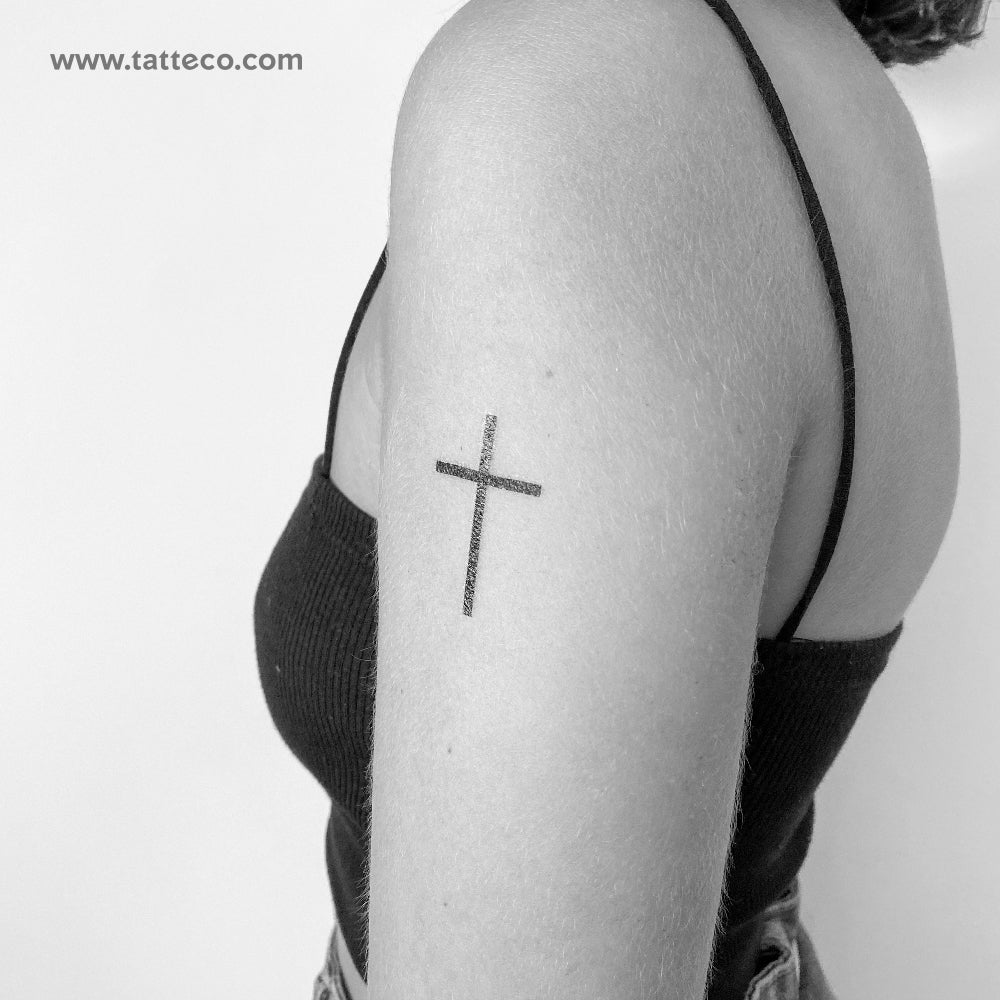 Tatuaje temporal de cruz