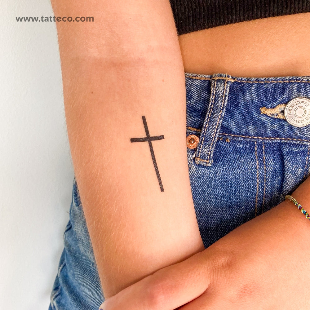 Tatuaje temporal de cruz