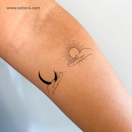 Tatuaje temporal de manos sosteniendo la luna y el sol (juego de 3)