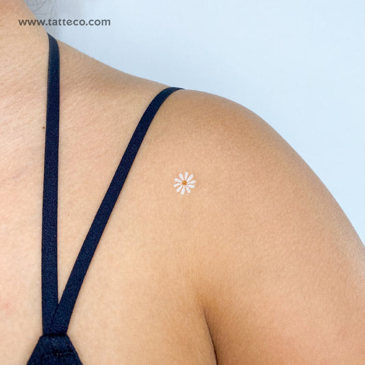 Tiny White Daisy Temporary Tattoo - Set of 3