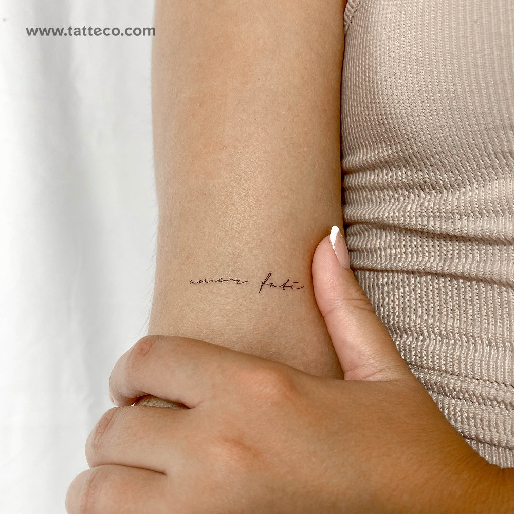 Tatuaje temporal "Amor Fati" con fuente manuscrita - Juego de 3