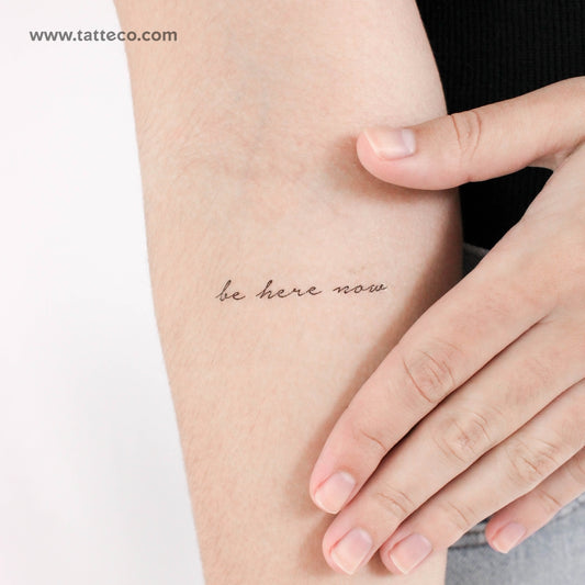 Tatuaje temporal "Be Here Now" - Juego de 3