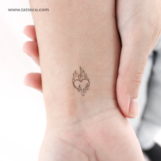 Tatuaje temporal de corazón en llamas (juego de 3)