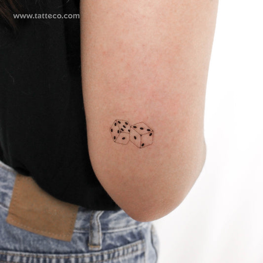 Tatuaje temporal de un par de dados (juego de 3)