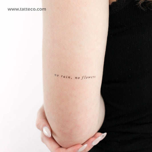 Tatuaje temporal con fuente serif «Sin lluvia, sin flores» (juego de 3)
