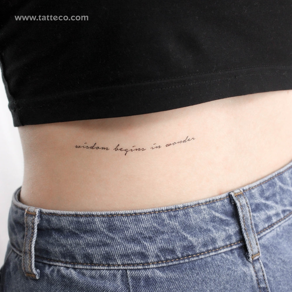Tatuaje temporal "La sabiduría comienza con la maravilla" (juego de 3)