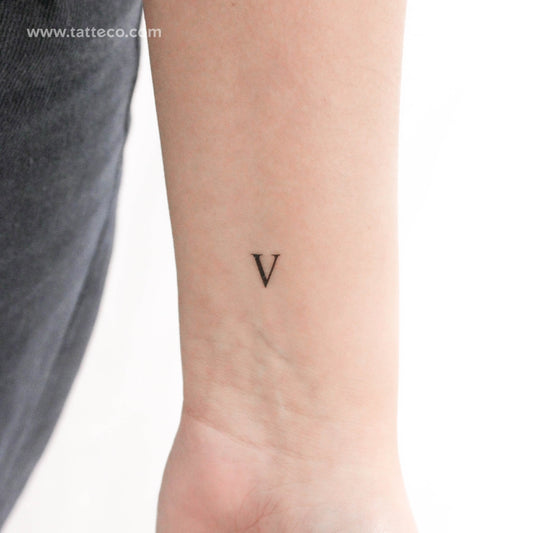 Tatuaje temporal de letra mayúscula V Serif - Juego de 3