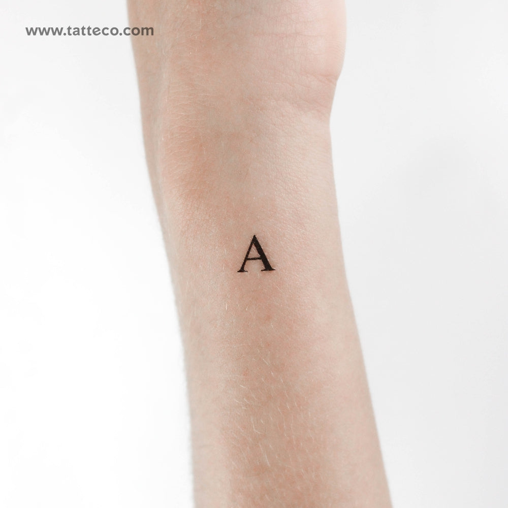 Tatuaje temporal de letra mayúscula con serifa (juego de 3)