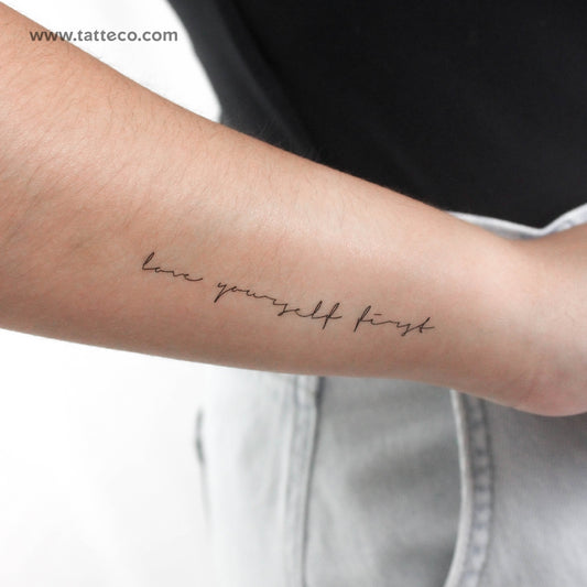 Tatuaje temporal "Ámate a ti mismo primero" con fuente manuscrita - Juego de 3