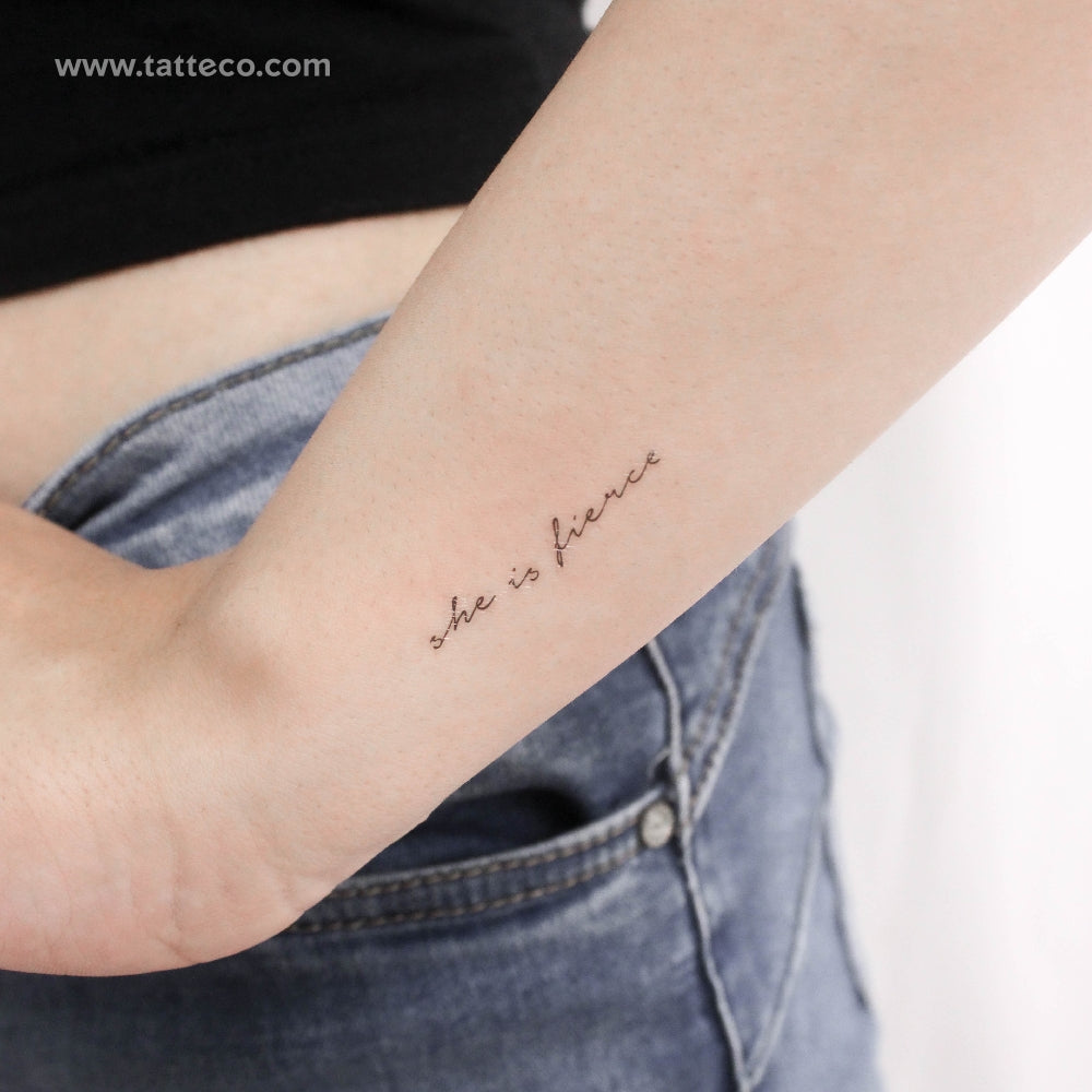 Tatuaje temporal "Ella es feroz" - Juego de 3