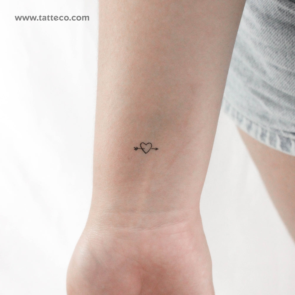 Tatuaje temporal de corazón y flecha dibujados a mano (juego de 3)