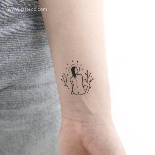Tatuaje temporal "Mujer de espaldas" de Tukoi - Juego de 3
