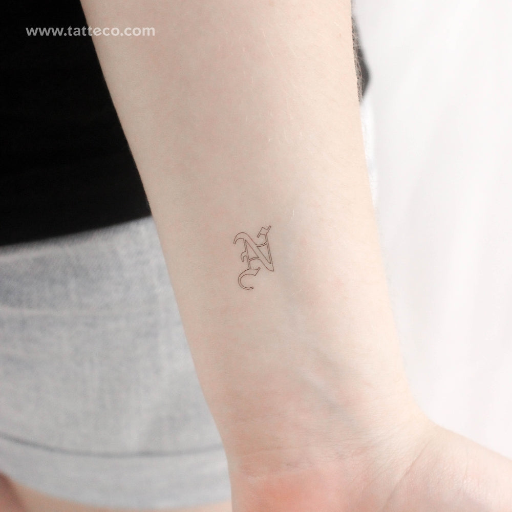 Tatuaje temporal de la letra N en inglés antiguo (juego de 3)