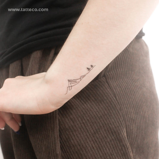 Tatuaje temporal de pinos solitarios en la montaña (juego de 3)