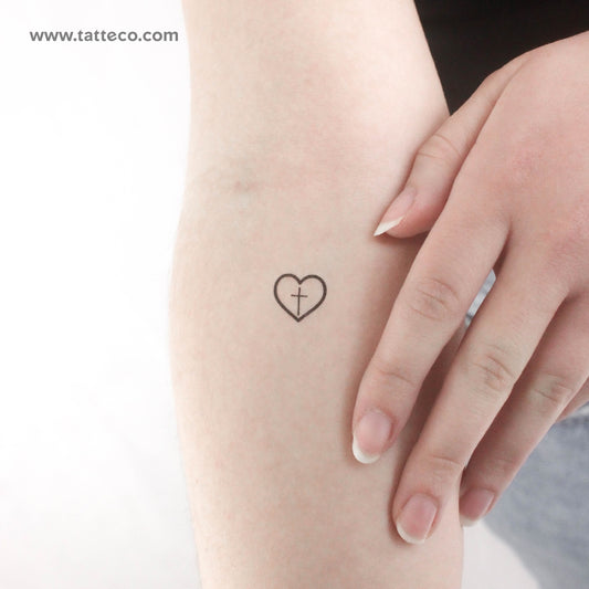 Tatuaje temporal de cruz de línea fina dentro de un corazón (juego de 3)