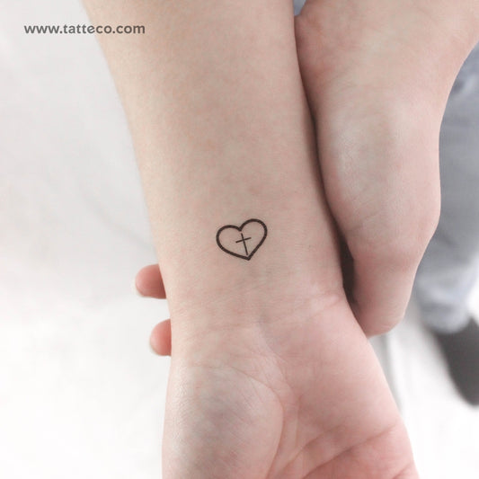 Tatuaje temporal de cruz de línea fina dentro de un corazón (juego de 3)