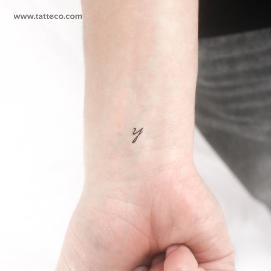 Tatuaje temporal de la letra Y minúscula escrita a mano (juego de 3)