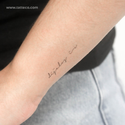 Tatuaje temporal "Déjalos Ir" con fuente manuscrita - Juego de 3