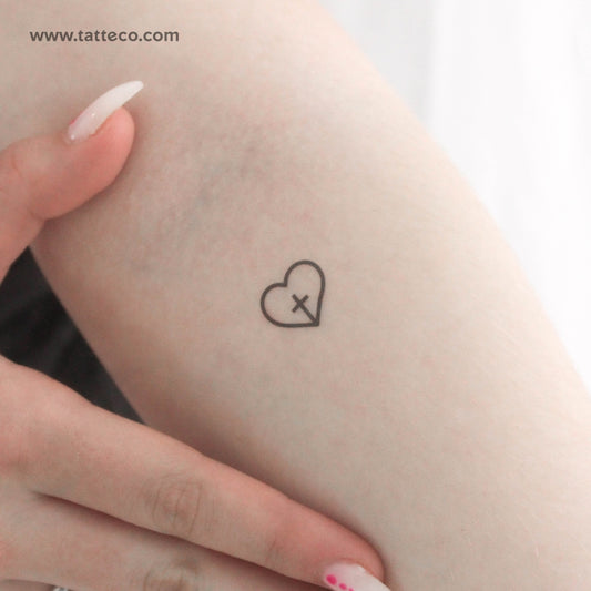 Tatuaje temporal de cruz dentro de un corazón (juego de 3)