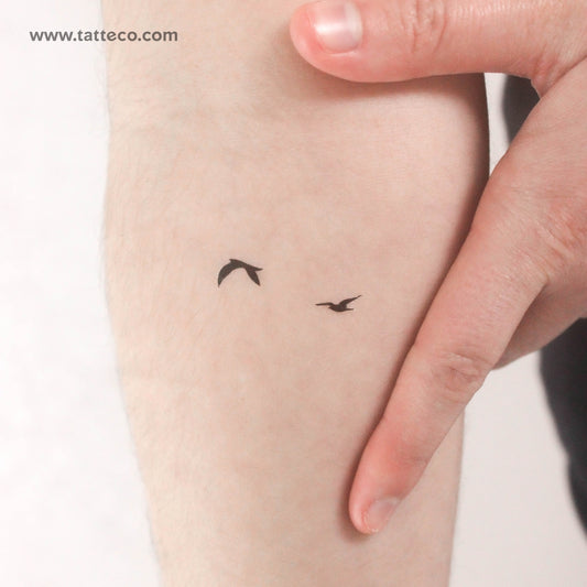 Tatuaje temporal de dos pájaros volando - Juego de 3