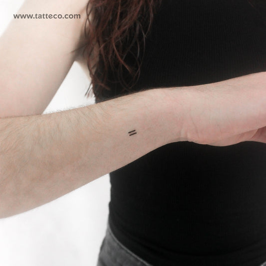 Tatuaje temporal pequeño del signo igual (juego de 3)