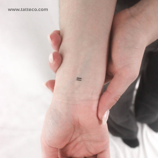 Tatuaje temporal pequeño del signo igual (juego de 3)
