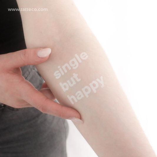 Tatuaje temporal "Soltero pero feliz" para bodas - Set de 100