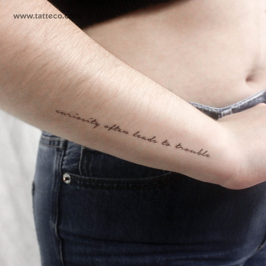 Tatuaje temporal "La curiosidad a menudo trae problemas" (juego de 3)