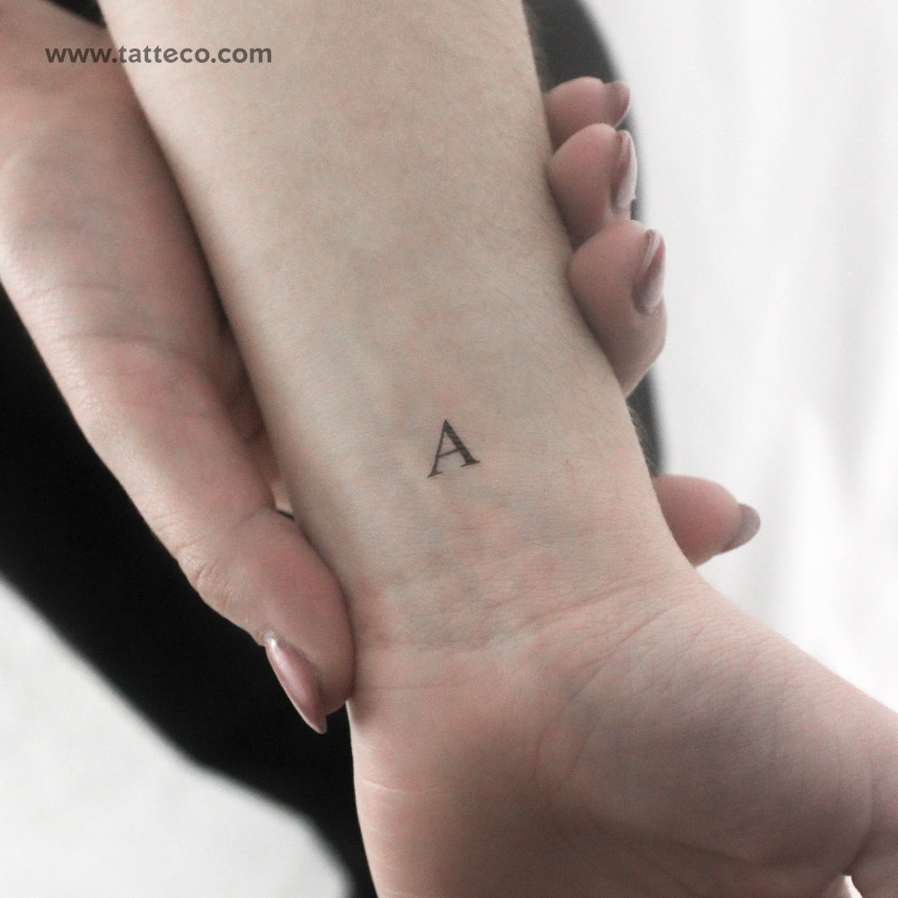 Tatuaje temporal de letra mayúscula con serifa (juego de 3)