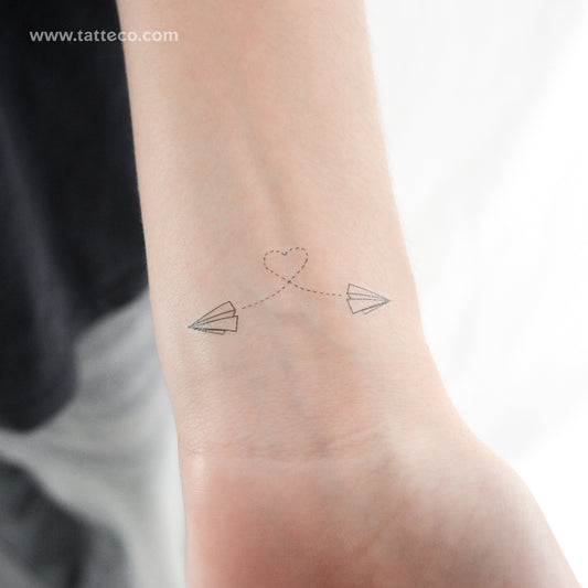 Tatuaje temporal de dos aviones de papel volando (juego de 3)