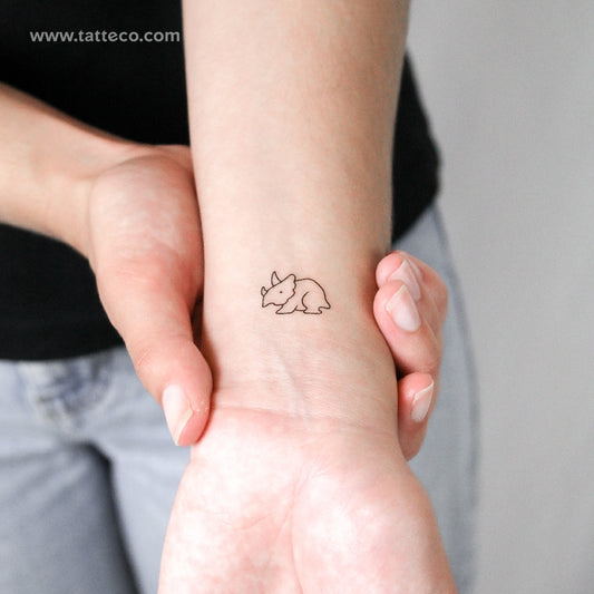 Tatuaje temporal minimalista de triceratops (juego de 3)