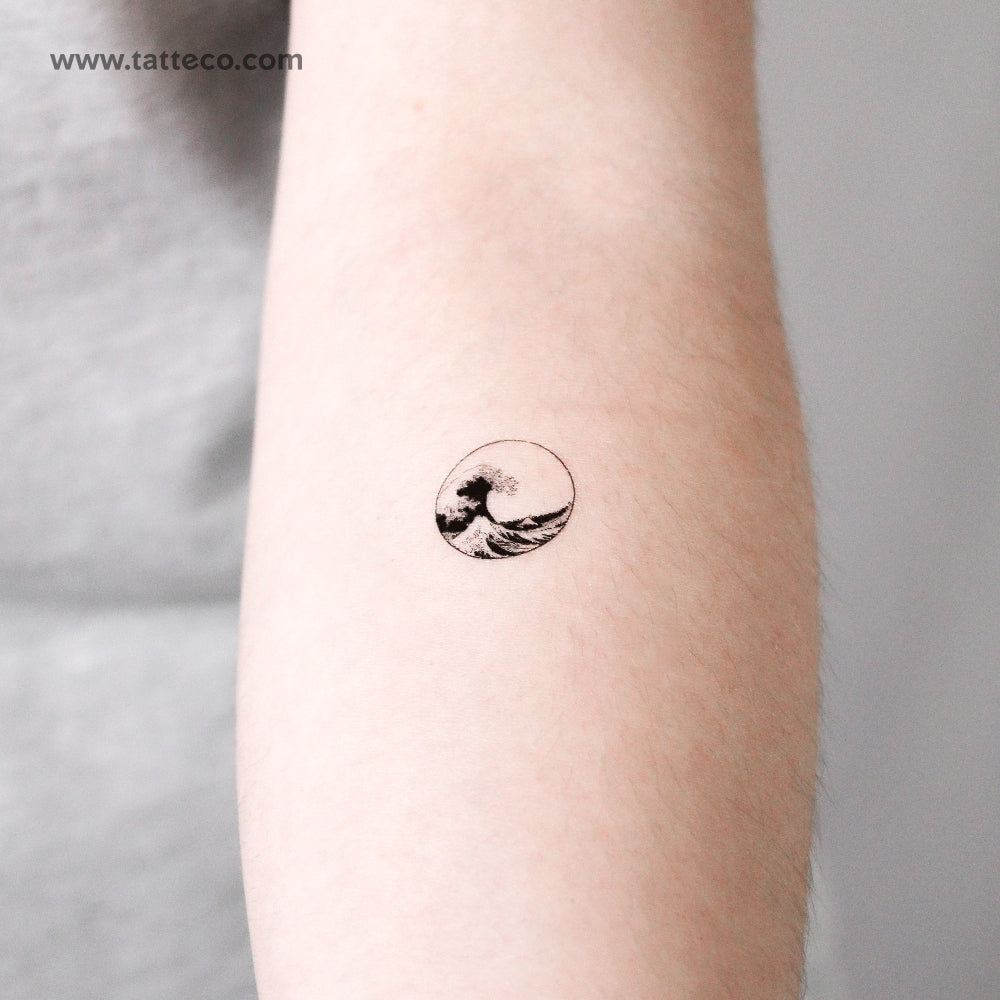 Small 'The Great Wave off Kanagawa' Circle Temporary Tattoo - Set of 3