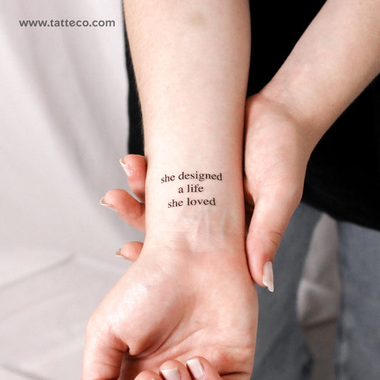 Tatuaje temporal "Ella diseñó una vida que amaba" - Juego de 3