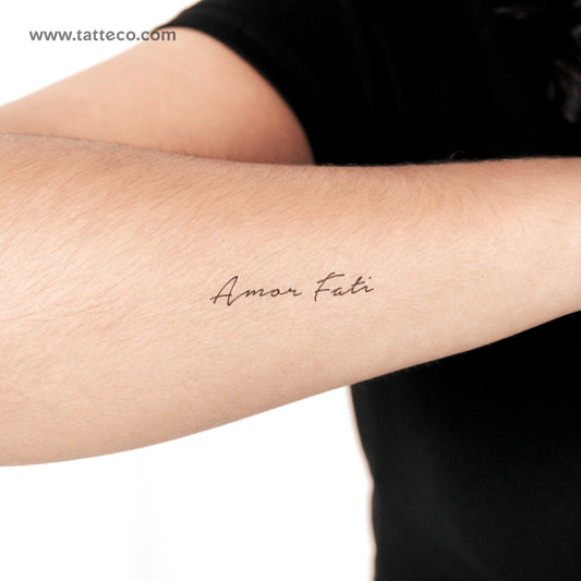 Tatuaje temporal de 2 semanas "Amor Fati" - Juego de 2