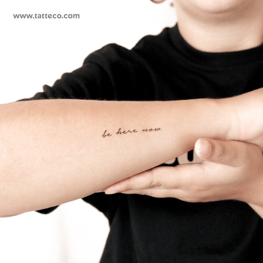 Tatuaje semipermanente "Be Here Now" - Juego de 2