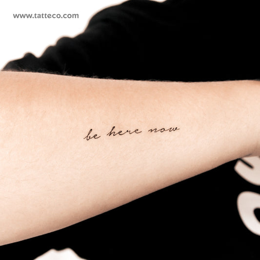 Tatuaje semipermanente "Be Here Now" - Juego de 2