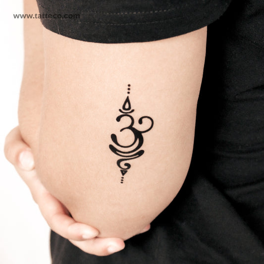 Tatuaje semipermanente con el símbolo sánscrito "Respirar" (juego de 2)