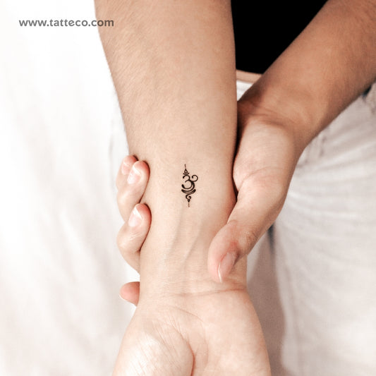 Tatuaje semipermanente con el símbolo sánscrito "Respirar" (pequeño) - Juego de 2