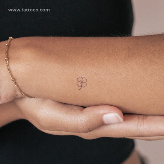 Tatuaje semipermanente de trébol de cuatro hojas de línea fina (juego de 2)