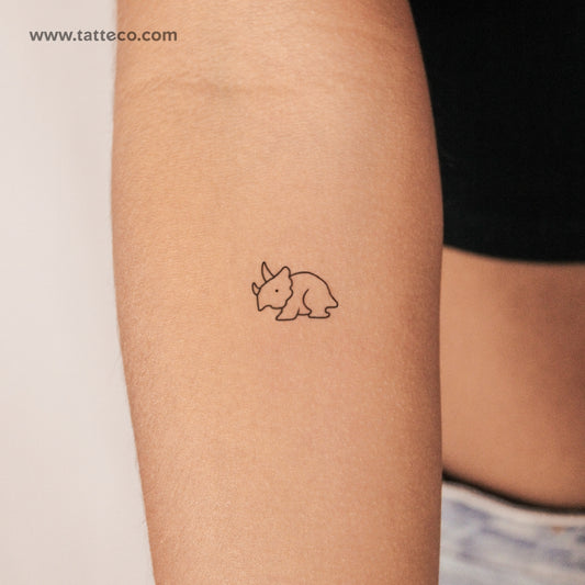 Tatuaje temporal minimalista de triceratops (2 semanas) - Juego de 2