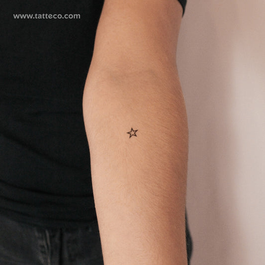 Tatuaje semipermanente de contorno de estrella