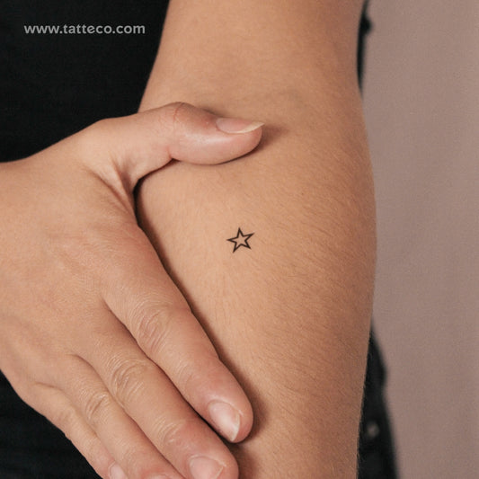 Tatuaje semipermanente de contorno de estrella