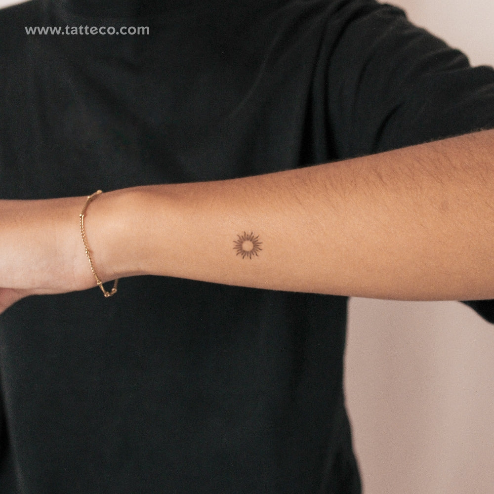 Tiny Fine Line Sun Semi-Permanent Tattoo - Set of 2